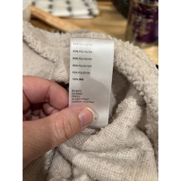 Urban Outfitters Tilly Cozy Faux Fur V Neck Cropped Hoodie Women's Medium - Picture 9 of 11